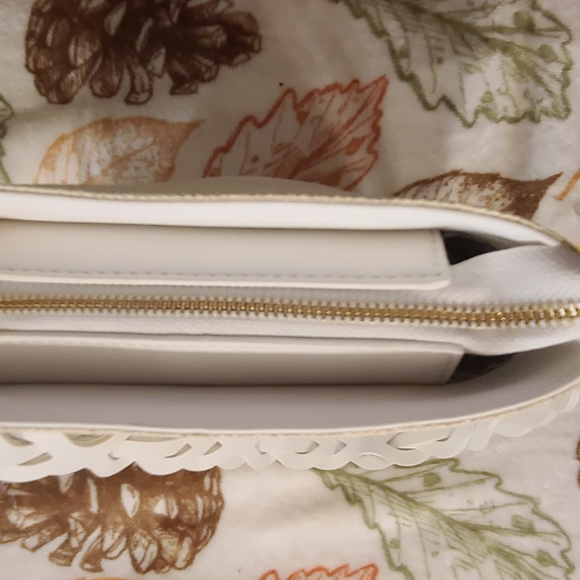 Christian Lacroix White and Tan Shoulder Bag - Picture 5 of 8